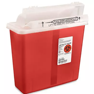 Contenedores. Desechables de punzo-cortantes, de polipropileno, esterilizable, incinerable y no tóxico, resistente a la perforación, al impacto y a la pérdida del contenido al caerse, con o sin separador de agujas y abertura para el depósito de otros punzo-cortantes, con tapas de seguridad para las aberturas, de color rojo, etiquetado con la leyenda “peligro residuos punzocortantes biológico-infecciosos” y marcado con el símbolo universal de Riesgo Biológico. Debe contar con certificado analítico cuyas especificaciones técnicas deben cumplir con la NOM-087-SEMARNAT-SSA1 vigente. Capacidad: 3.70 a 4.75 lts. Pieza